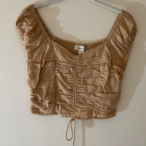 Tops - Tan crop top never worn new